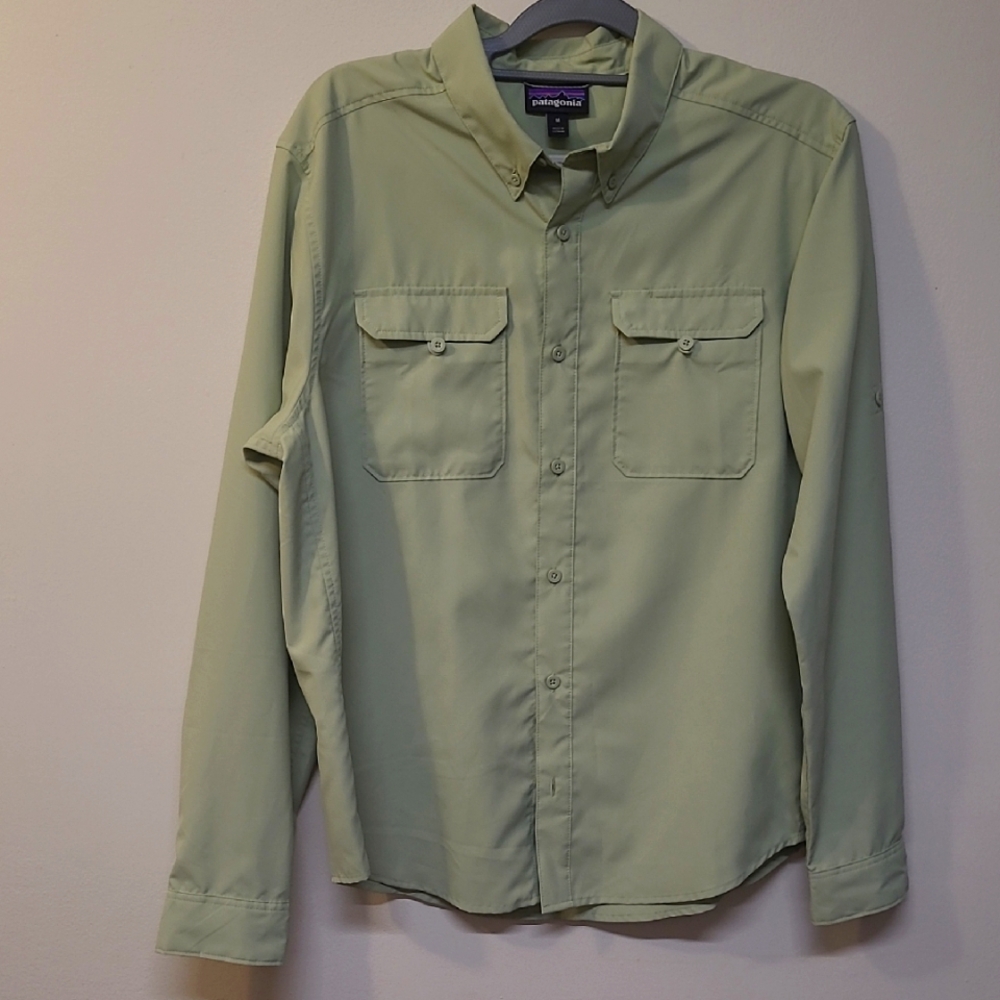 Patagonia Sage Green Long Sleeve Shirt for men,s m used exelente condition.